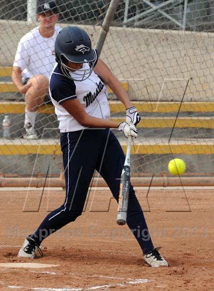 Thumbnail 2 in Trabuco Hills vs. Esperanza photogallery.