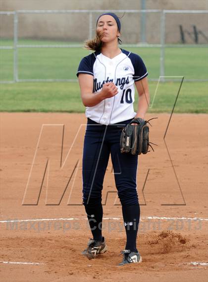Thumbnail 2 in Trabuco Hills vs. Esperanza photogallery.