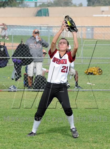 Thumbnail 3 in Trabuco Hills vs. Esperanza photogallery.