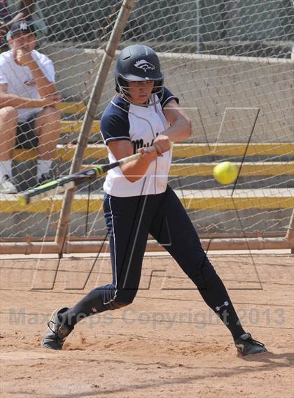 Thumbnail 3 in Trabuco Hills vs. Esperanza photogallery.
