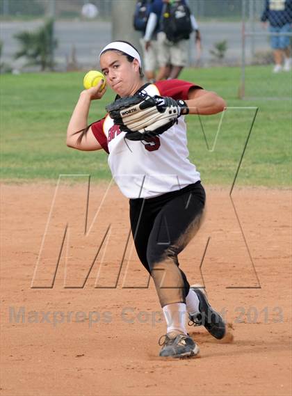 Thumbnail 3 in Trabuco Hills vs. Esperanza photogallery.