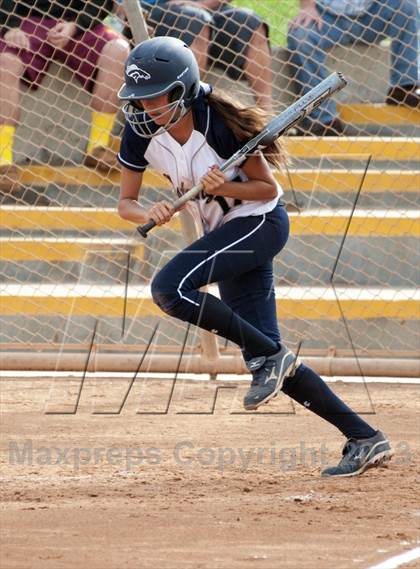 Thumbnail 2 in Trabuco Hills vs. Esperanza photogallery.
