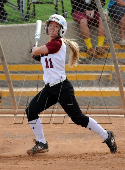 Thumbnail 3 in Trabuco Hills vs. Esperanza photogallery.