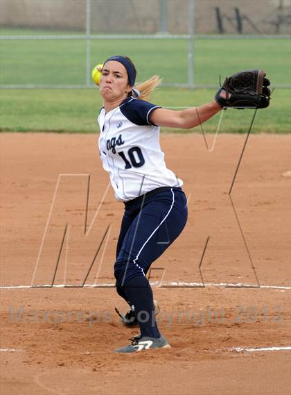 Thumbnail 2 in Trabuco Hills vs. Esperanza photogallery.