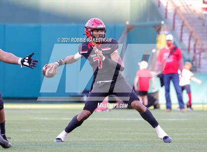 Thumbnail 2 in Rockwall-Heath vs. Cedar Hill (UIL 6A Division 2 Quarterfinals) photogallery.