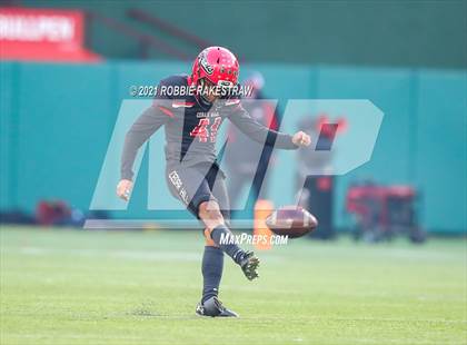 Thumbnail 2 in Rockwall-Heath vs. Cedar Hill (UIL 6A Division 2 Quarterfinals) photogallery.