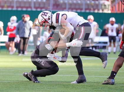 Thumbnail 1 in Rockwall-Heath vs. Cedar Hill (UIL 6A Division 2 Quarterfinals) photogallery.