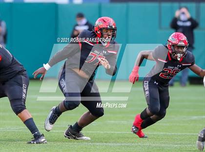 Thumbnail 1 in Rockwall-Heath vs. Cedar Hill (UIL 6A Division 2 Quarterfinals) photogallery.