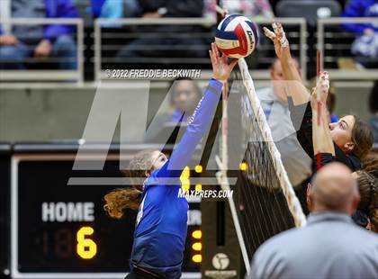 Thumbnail 2 in Windthorst vs. Schulenburg (UIL 2A Semifinal) photogallery.