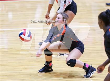 Thumbnail 2 in Windthorst vs. Schulenburg (UIL 2A Semifinal) photogallery.