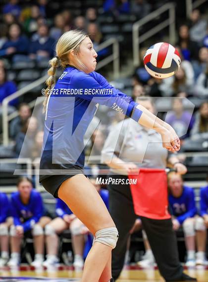 Thumbnail 3 in Windthorst vs. Schulenburg (UIL 2A Semifinal) photogallery.
