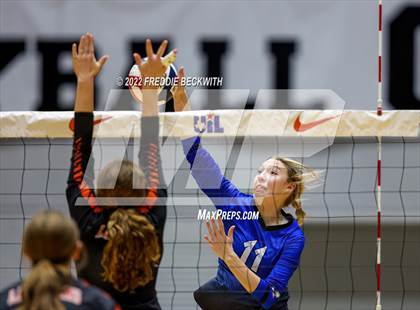 Thumbnail 2 in Windthorst vs. Schulenburg (UIL 2A Semifinal) photogallery.