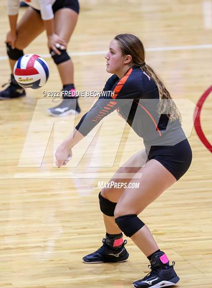 Thumbnail 1 in Windthorst vs. Schulenburg (UIL 2A Semifinal) photogallery.