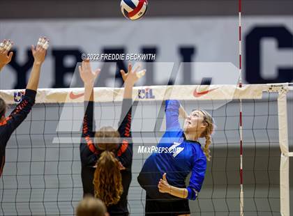 Thumbnail 2 in Windthorst vs. Schulenburg (UIL 2A Semifinal) photogallery.