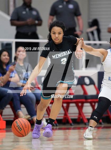 Thumbnail 2 in Pasadena Memorial vs. Sam Rayburn (McDonald's Texas Invitational) photogallery.