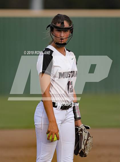 Thumbnail 3 in Mustang vs. Tuttle photogallery.