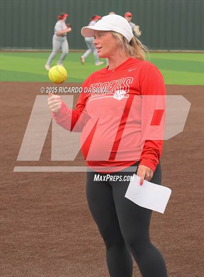 Thumbnail 2 in Cy-Fair vs. Katy (UIL Softball 6A D1 Area) photogallery.