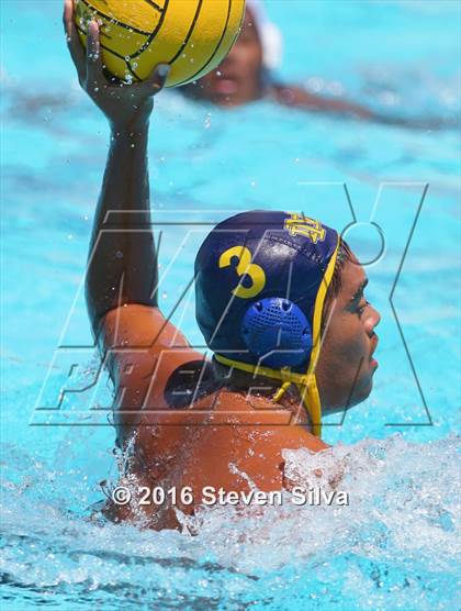 Thumbnail 3 in Mater Dei Catholic vs. Mira Mesa (11th Annual Draz Classic) photogallery.