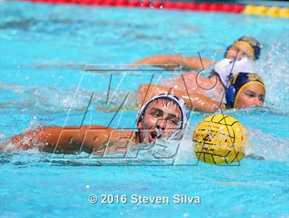 Thumbnail 2 in Mater Dei Catholic vs. Mira Mesa (11th Annual Draz Classic) photogallery.