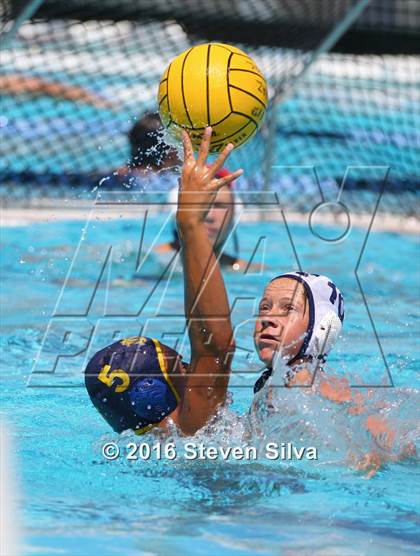 Thumbnail 1 in Mater Dei Catholic vs. Mira Mesa (11th Annual Draz Classic) photogallery.