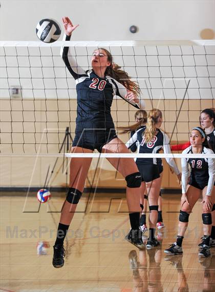 Thumbnail 3 in La Salle @ Flintridge Sacred Heart (CIF SS D1A Semifinal) photogallery.
