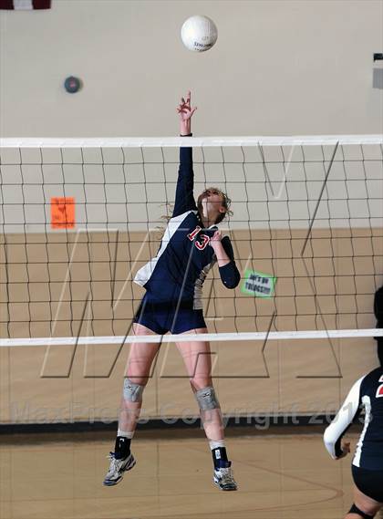 Thumbnail 3 in La Salle @ Flintridge Sacred Heart (CIF SS D1A Semifinal) photogallery.