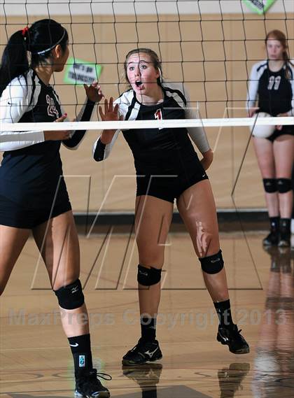 Thumbnail 3 in La Salle @ Flintridge Sacred Heart (CIF SS D1A Semifinal) photogallery.