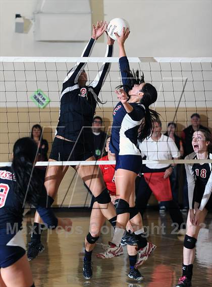 Thumbnail 3 in La Salle @ Flintridge Sacred Heart (CIF SS D1A Semifinal) photogallery.