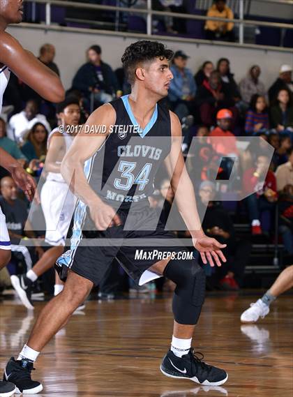 Thumbnail 2 in Sacramento vs. Clovis North (St. Hope Elite Classic) photogallery.