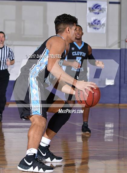 Thumbnail 2 in Sacramento vs. Clovis North (St. Hope Elite Classic) photogallery.