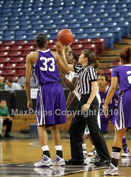 Thumbnail 3 in Sacramento vs. St. Mary's (CIF NorCal D3 Final) photogallery.