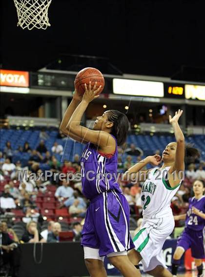 Thumbnail 1 in Sacramento vs. St. Mary's (CIF NorCal D3 Final) photogallery.