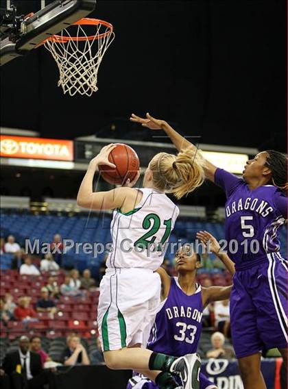Thumbnail 2 in Sacramento vs. St. Mary's (CIF NorCal D3 Final) photogallery.