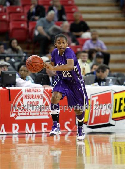 Thumbnail 1 in Sacramento vs. St. Mary's (CIF NorCal D3 Final) photogallery.