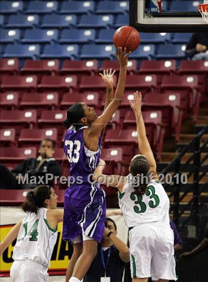 Thumbnail 1 in Sacramento vs. St. Mary's (CIF NorCal D3 Final) photogallery.