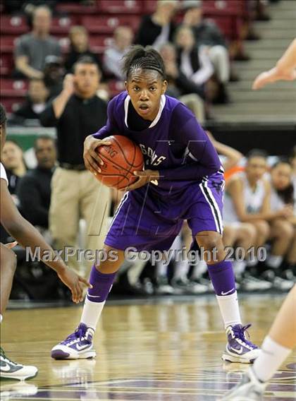 Thumbnail 2 in Sacramento vs. St. Mary's (CIF NorCal D3 Final) photogallery.