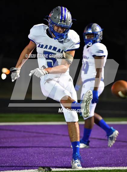 Thumbnail 3 in Paul Pewitt vs. Harmony (UIL 3A Bi-District) photogallery.