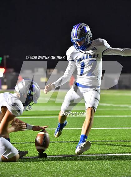Thumbnail 1 in Paul Pewitt vs. Harmony (UIL 3A Bi-District) photogallery.