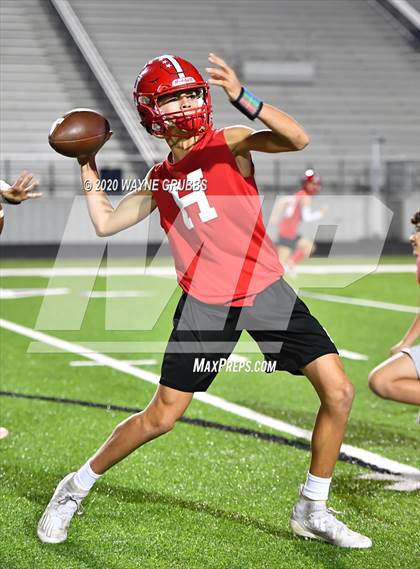 Thumbnail 2 in Paul Pewitt vs. Harmony (UIL 3A Bi-District) photogallery.