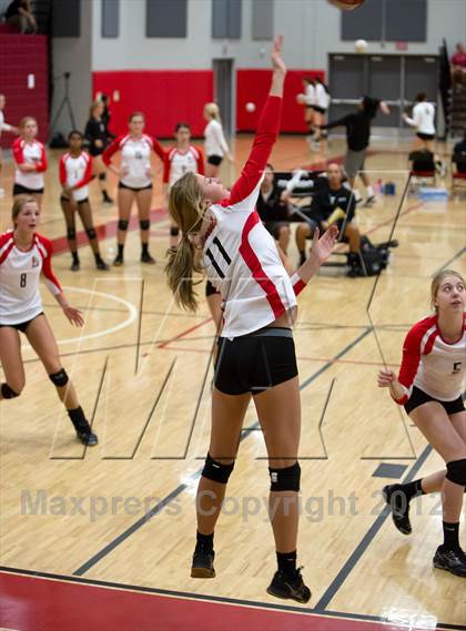 Thumbnail 2 in El Camino vs. Lincoln (Varsity Stockton Classic) photogallery.