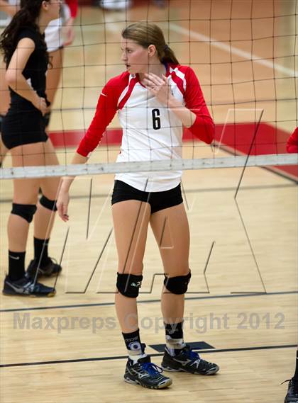 Thumbnail 3 in El Camino vs. Lincoln (Varsity Stockton Classic) photogallery.