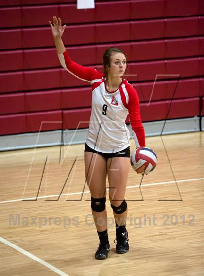 Thumbnail 3 in El Camino vs. Lincoln (Varsity Stockton Classic) photogallery.