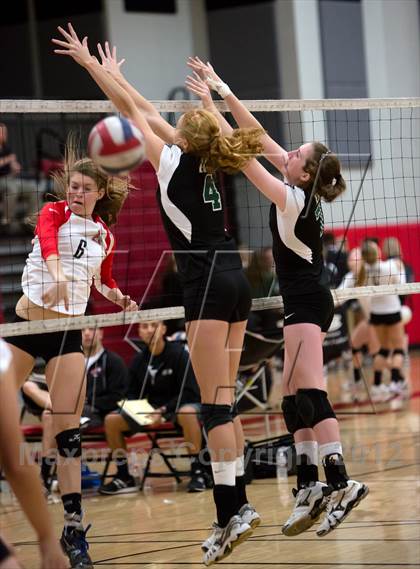 Thumbnail 1 in El Camino vs. Lincoln (Varsity Stockton Classic) photogallery.