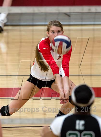 Thumbnail 2 in El Camino vs. Lincoln (Varsity Stockton Classic) photogallery.