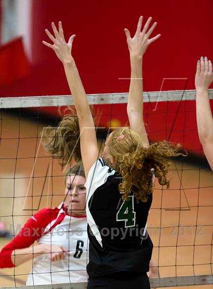 Thumbnail 2 in El Camino vs. Lincoln (Varsity Stockton Classic) photogallery.