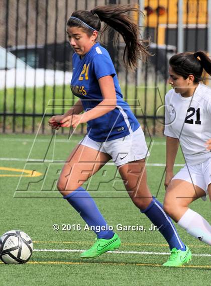 Thumbnail 3 in Mt. Eden vs. Deer Valley photogallery.