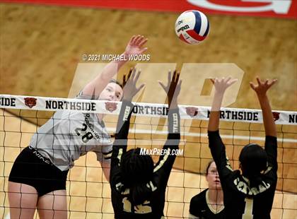 Thumbnail 3 in Bentonville vs. Central (AAA 6A First Round Playoff) photogallery.