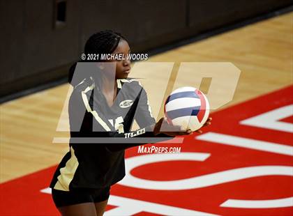 Thumbnail 2 in Bentonville vs. Central (AAA 6A First Round Playoff) photogallery.