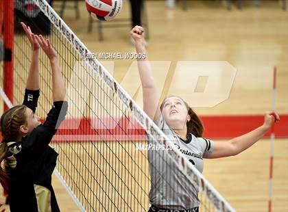 Thumbnail 2 in Bentonville vs. Central (AAA 6A First Round Playoff) photogallery.