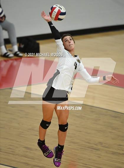 Thumbnail 3 in Bentonville vs. Central (AAA 6A First Round Playoff) photogallery.